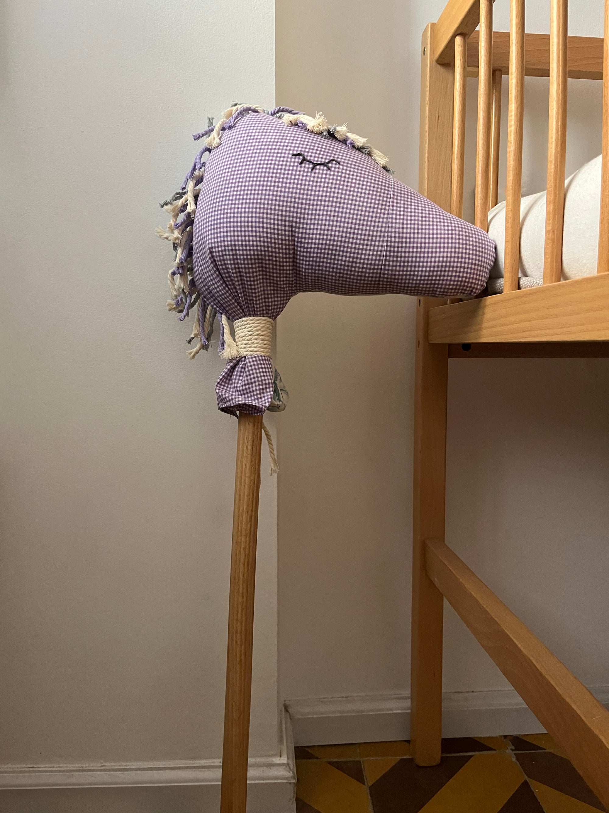 סוס בד על מקל - סגולים