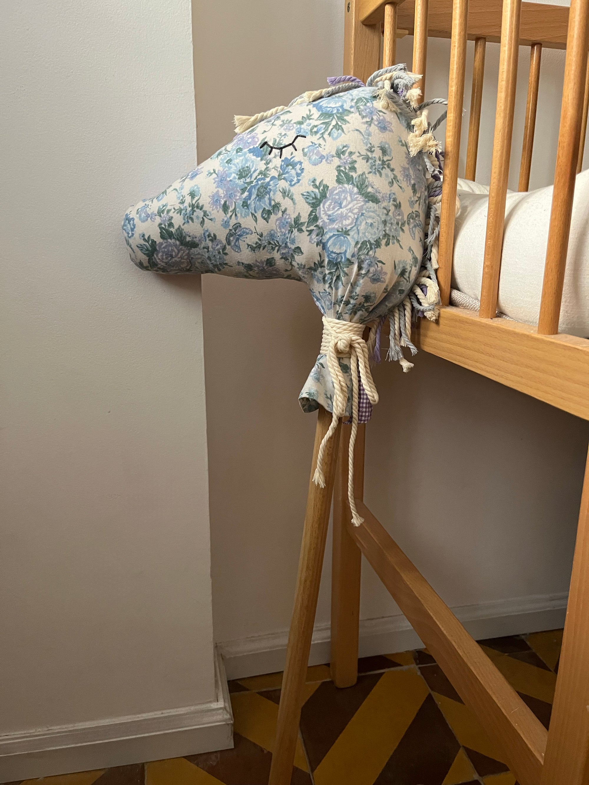 סוס בד על מקל - סגולים