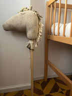 סוס בד על מקל - ירוק ופרחוני