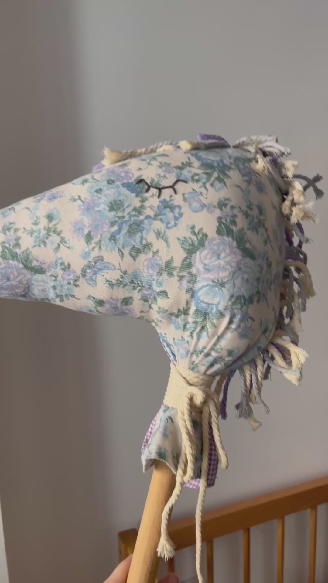 סוס בד על מקל - סגולים